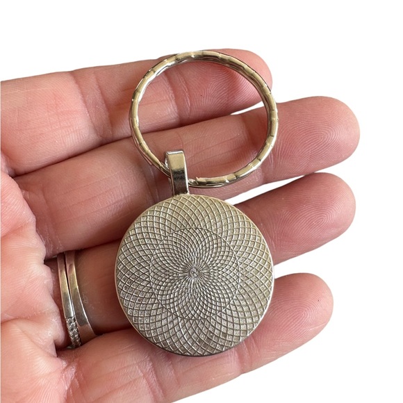 4/$20!!! Hawk Head Silver Keychain - Picture 3 of 3